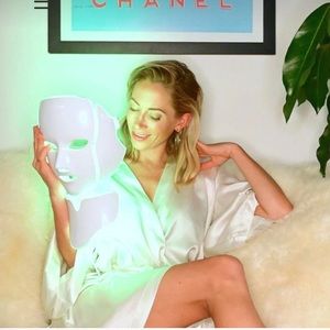 LED ESTHETICS Mask and Glo 7.0! Used once!